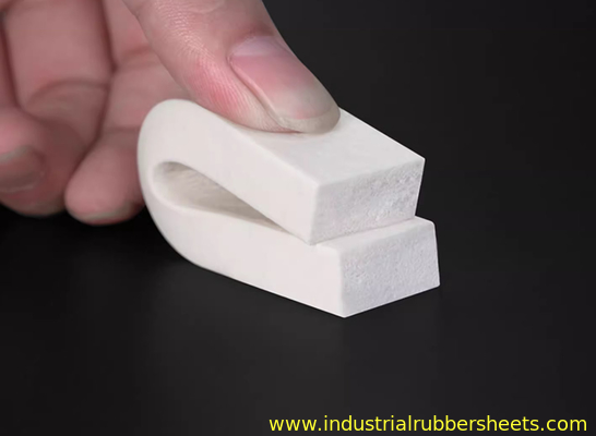 Silikonschwamm Extrusion für hohe Temperaturen und gute Verschleißfestigkeit Zugfestigkeit 100-200psi